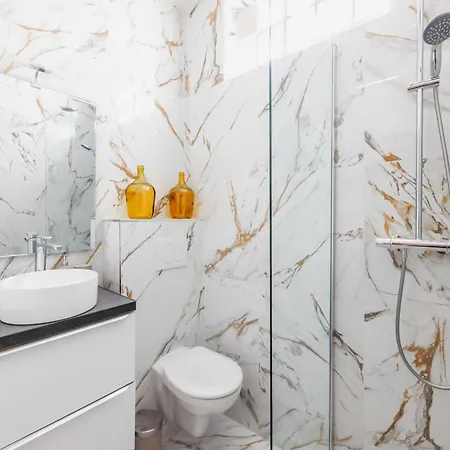 Comfortable - 1bd 3p - Near Belleville Nation *